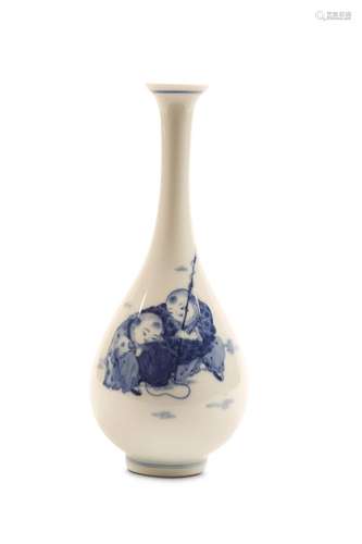 A CHINESE BLUE AND WHITE ‘BOYS’ VASE. 19th / 20th