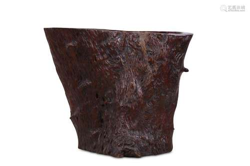 A LARGE CHINESE ‘ROOT’ BRUSH POT. Qing Dynasty. Th