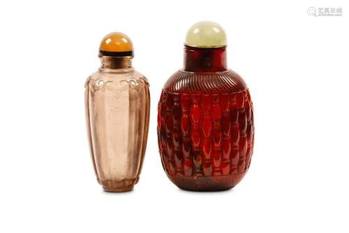 TWO CHINESE GLASS SNUFF BOTTLES. Qing Dynasty. The