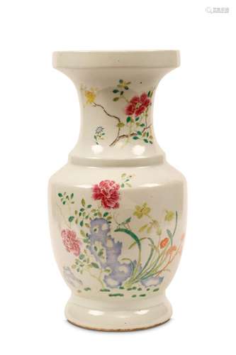 A CHINESE FAMILLE ROSE VASE. Qing Dynasty. Of balu