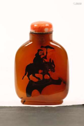 A CHINESE SILHOUETTE AGATE ‘EAGLE AND LION’ SNUFF