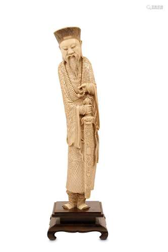 A LARGE IVORY CARVING OF A SCHOLAR. Early 20th Cen