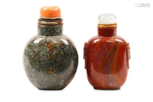 TWO CHINESE SNUFF BOTTLES. Qing Dynasty. The first