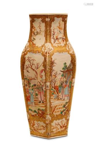 A CHINESE CANTON FAMILLE ROSE VASE. Qing Dynasty,
