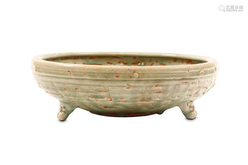 A LONGQUAN CELADON NARCISSUS BOWL. Ming Dynasty. R