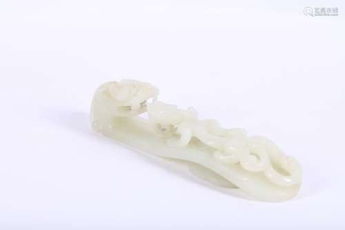 A CARVED JADE ‘DRAGON’ BELT HOOK. Qing Dynasty. Ca