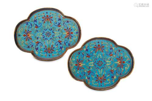 A PAIR OF CANTON ENAMEL QUATREFOIL SAUCER DISHES.