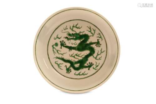 A CHINESE GREEN-ENAMELLED 'DRAGON' BOWL. Qing Dyna