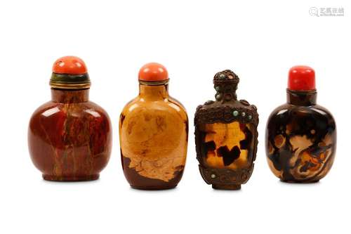 A COLLECTION OF FOUR CHINESE SNUFF BOTTLES. Qing D