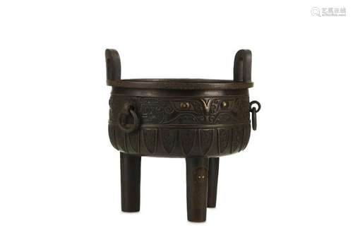 A GOLD-AND-SILVER-INLAID TRIPOD BRONZE CENSER. The