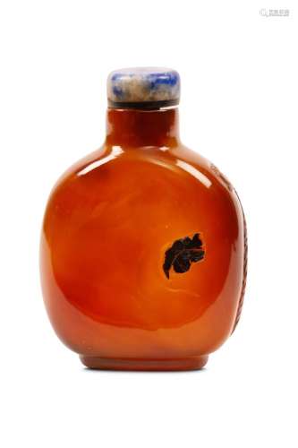 A CHINESE SILHOUETTE AGATE ‘DRAGON’ SNUFF BOTTLE.