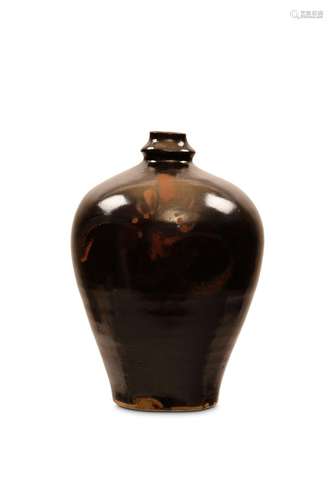 A CIZHOU-TYPE RUSSET-PAINTED BLACK GLAZED JAR. Son