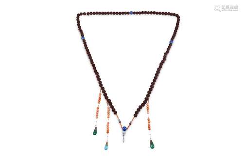 A  CHINESE NUT, CORAL AND LAPIS COURT NECKLACE, CH