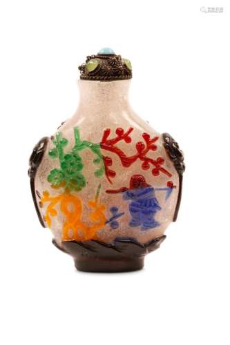 A CHINESE FIVE-COLOUR OVERLAY GLASS SNUFF BOTTLE.