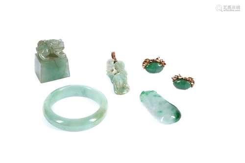 A COLLECTION OF  CHINESE JADEITE ITEMS. 20th Centu