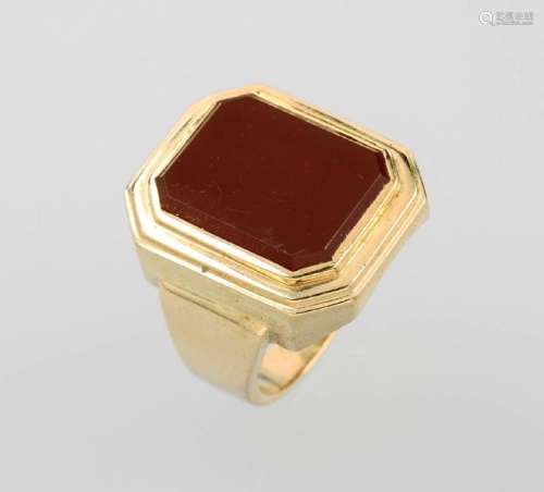 18 kt gold gents ring with carnelian plate