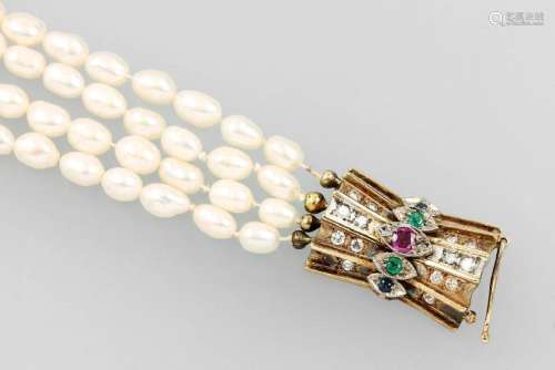 4-row bracelet with cultured fresh water pearls