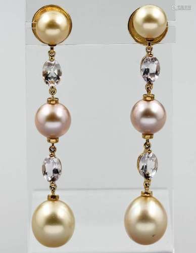 Pair of 18 kt gold earrings with cultured pearls and