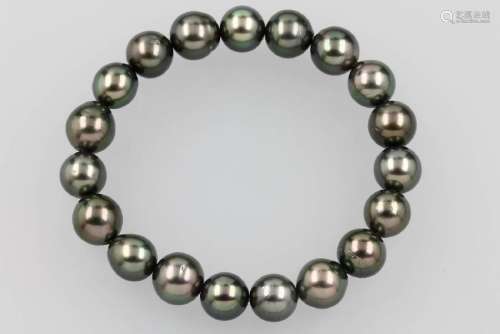 Bracelet made of cultured tahitian pearls