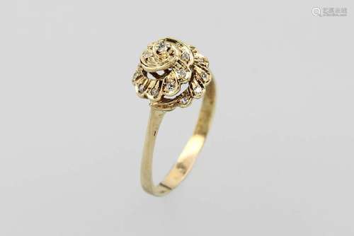 14 kt gold blossom ring with diamonds