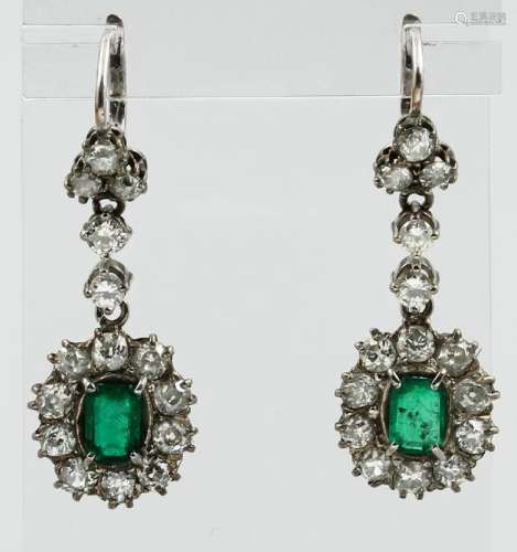 Pair of 14 kt gold earrings with emeralds and diamonds