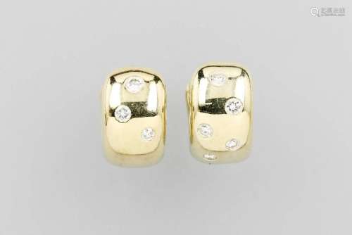 Pair of 14 kt gold hoop earrings with brilliants