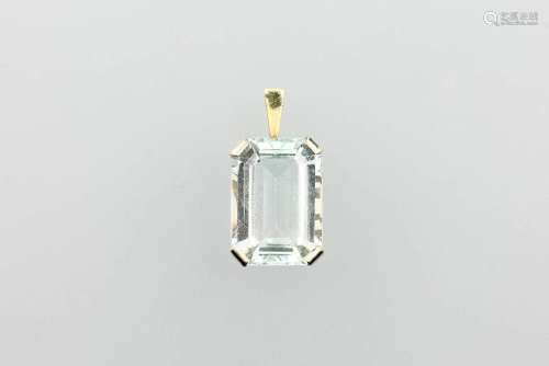 14 kt gold pendant with aquamarine