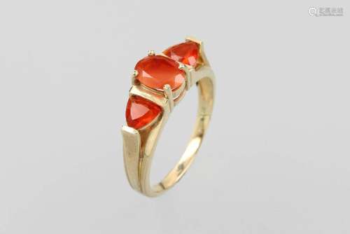 14 kt gold ring with fire opals
