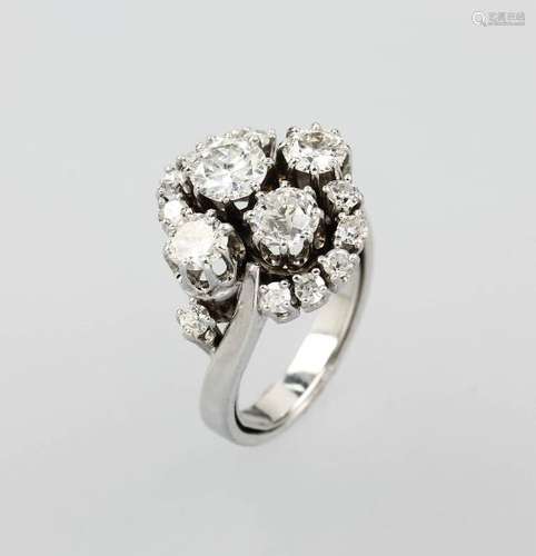 18 kt gold blossom ring with diamonds