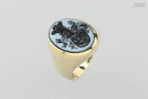 14 kt gold crest ring with layer stone