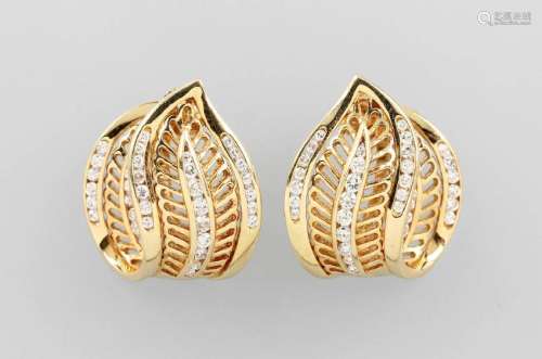 Pair of 18 kt gold earscrews with diamonds