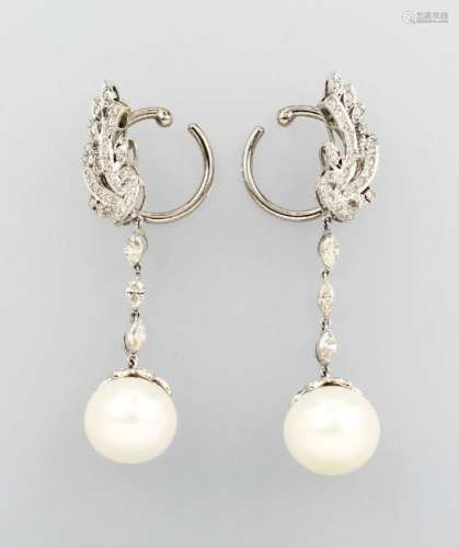 Pair of 18 kt gold earrings with diamonds and pearls