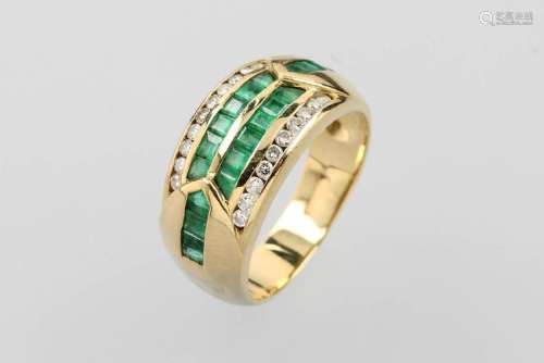 18 kt gold ring with emeralds and brilliants