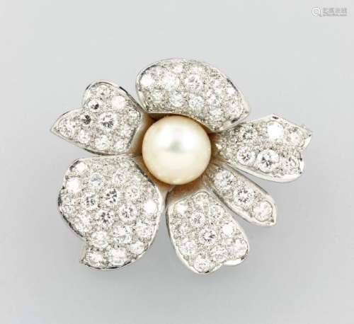 18 kt gold blossom brooch with diamonds