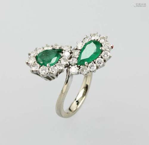 18 kt gold ring with emeralds and brilliants