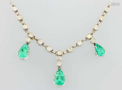 18 kt gold necklace with emeralds and brilliants