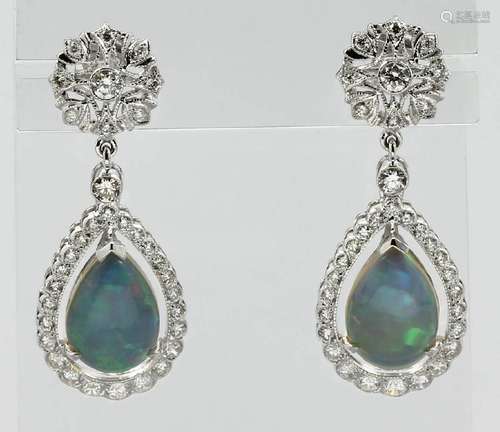 Pair of 18 kt gold earrings with opal and brilliants