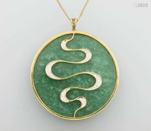 18 kt gold pendant with nephrite disc and diamonds