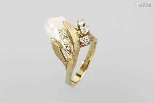 14 kt gold ring with cultured pearl and brilliants