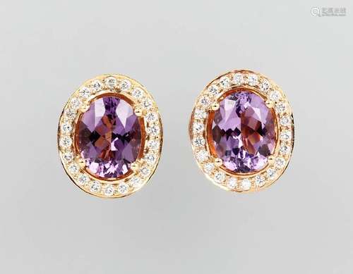 Pair of 18 kt gold earrings with amethyst and