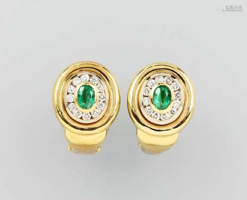 Pair of 18 kt gold earrings with emeralds and