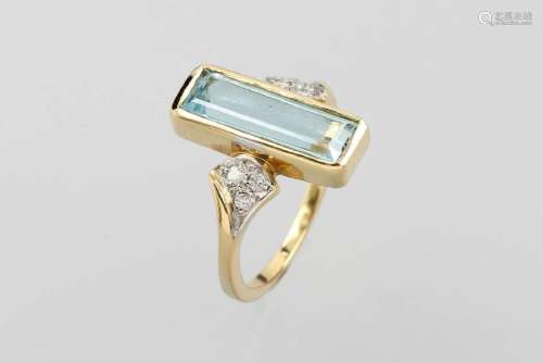 18 kt gold ring with aquamarine and diamonds