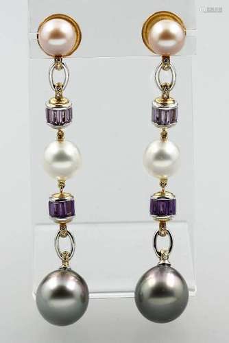 Pair of 18 kt gold earrings with cultured pearls,