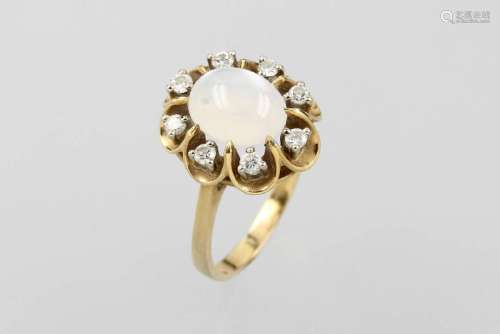 18 kt gold ring with moonstone and brilliants