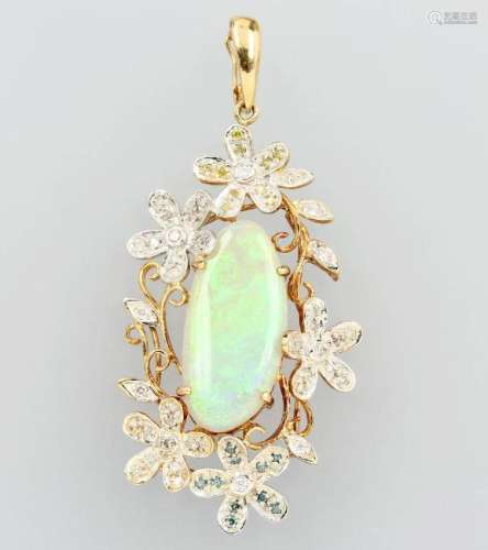 18 kt gold pendant with opal and diamonds