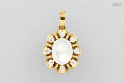 18 kt gold pendant with moonstone and brilliants