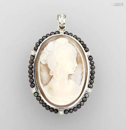 18 kt gold pendant with shell cameo, cultured pearls