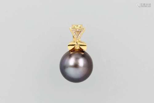 18 kt gold pendant with cultured tahitian pearl and