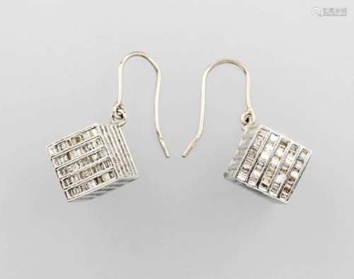 Pair of 18 kt gold earrings with diamonds