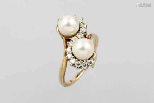 18 kt gold ring with cultured akoya pearls and